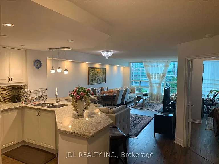 7805 Bayview Ave #811 — Photo 2