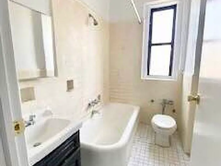 2102 Beverly Rd #4T — Photo 3