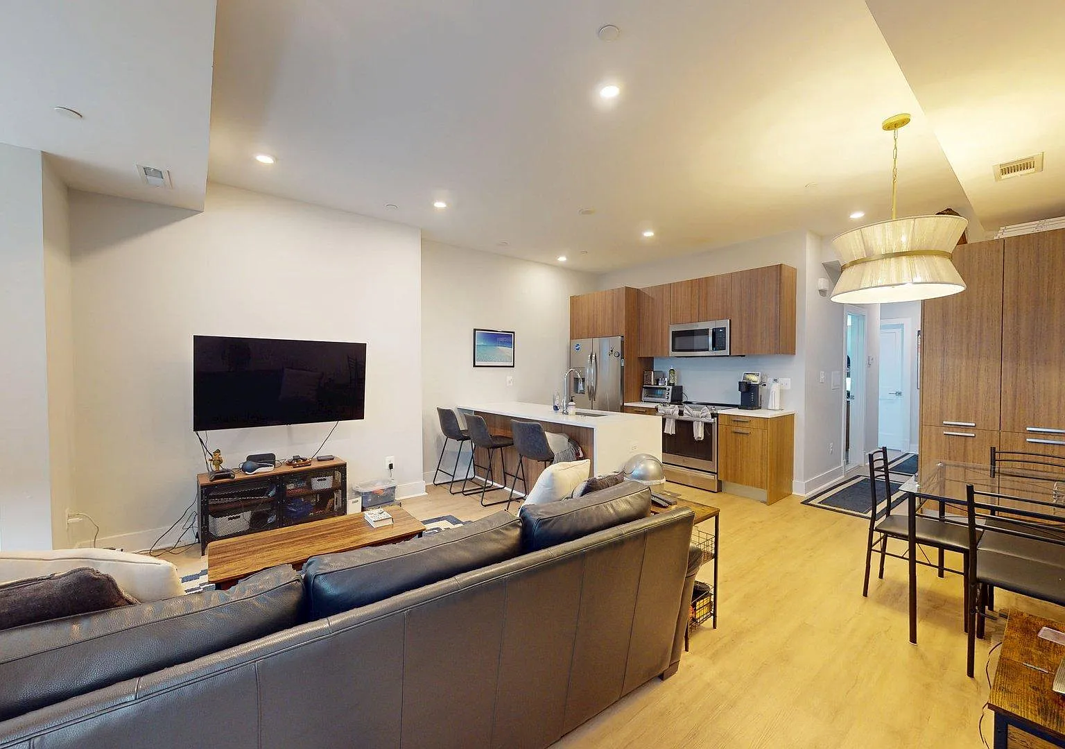 2 bed, 1.0 bath, 868 sqft, $2,895 — Photo 1
