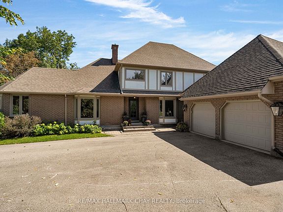 4th image of 9 Howard Dr