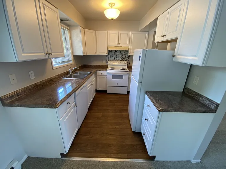 Taylor Place Apartments II — Photo 4