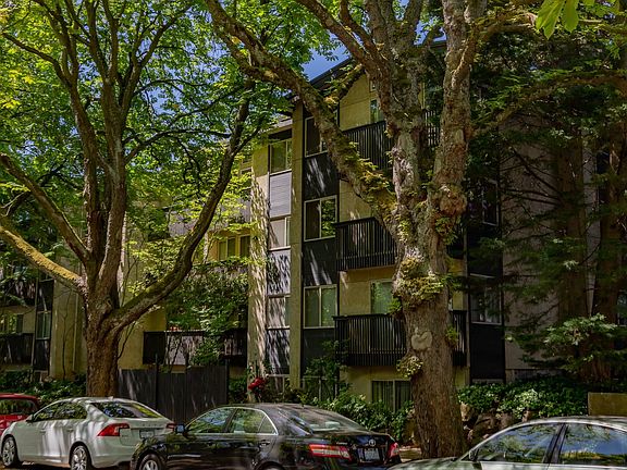 4th image of 4733 17th Ave NE #27