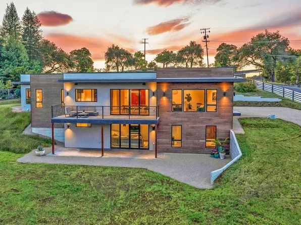 1239 Wikiup Drive, Santa Rosa, CA 95403