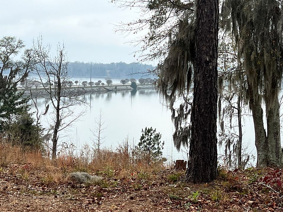 2nd image of 23 Point Dr