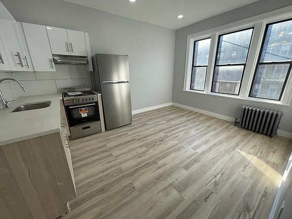 4th image of 122 Corbin Ave #205