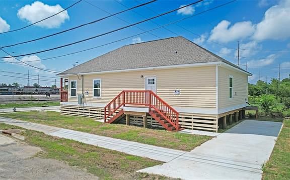 4th image of 2301 Montegut St