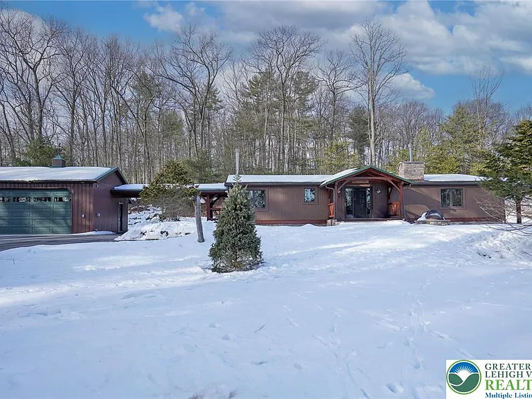 371 Green Tree Dr — Photo 2