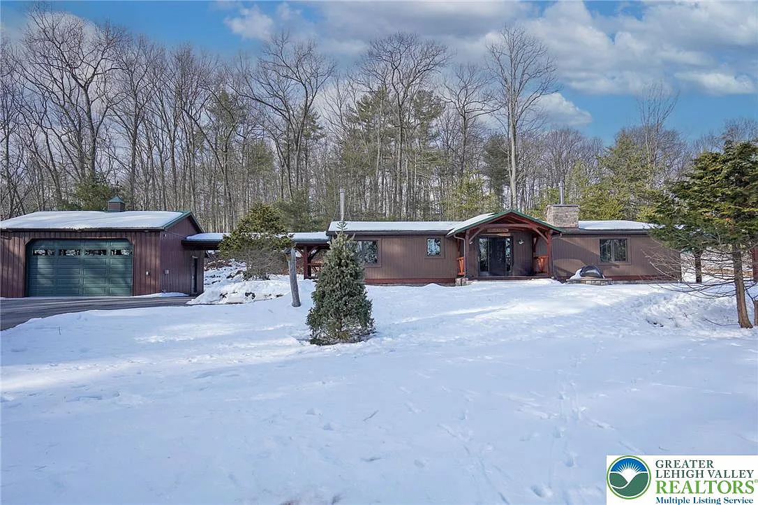 Building Photo - 371 Green Tree Dr