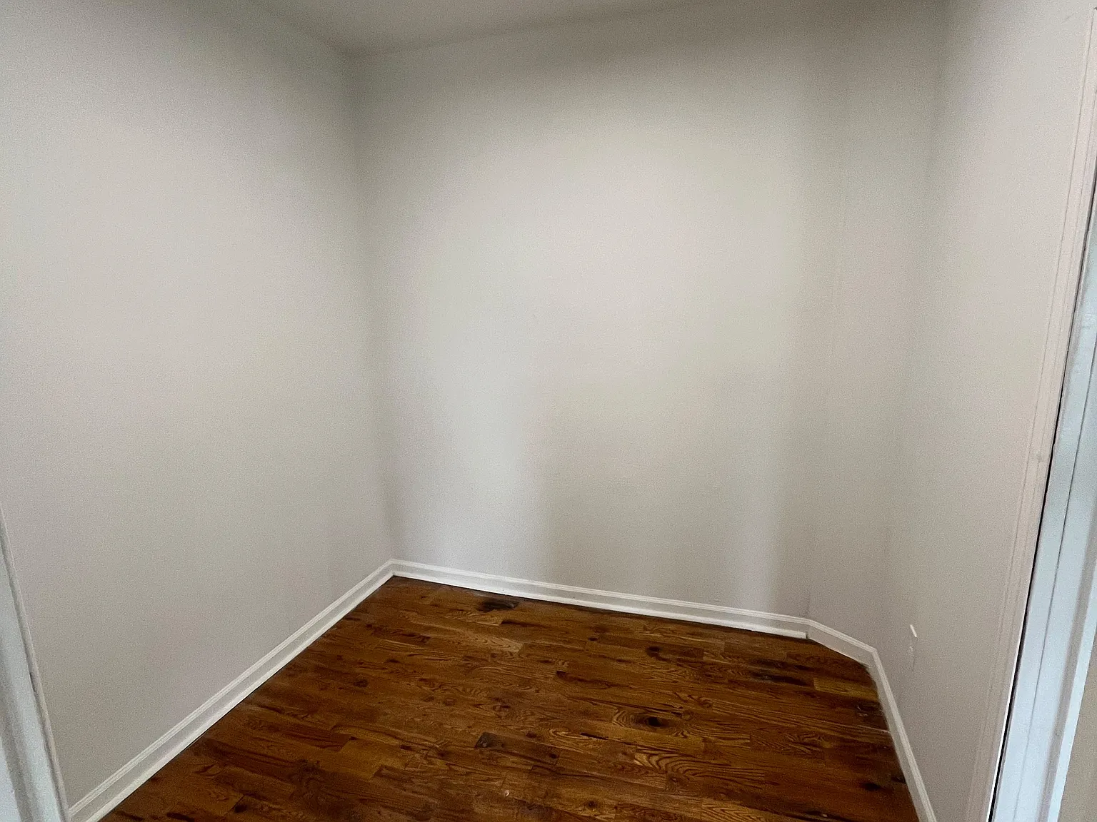 3 bed, 1000 sqft, $2,200 — Photo 4