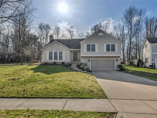 1070 Waldo Way, Twinsburg, OH 44087
