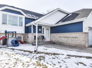 1658 Helmo Rd N, Oakdale, MN 55128