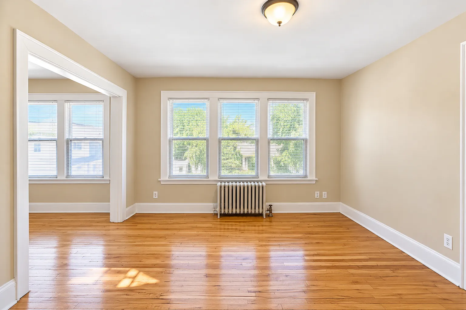 Studio, $949 — Photo 2