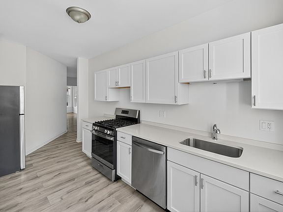 4th image of 6567 N Lakewood Ave #1