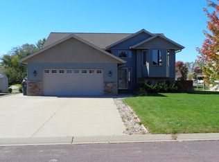 104 Maverick Dr, Mankato, MN 56001