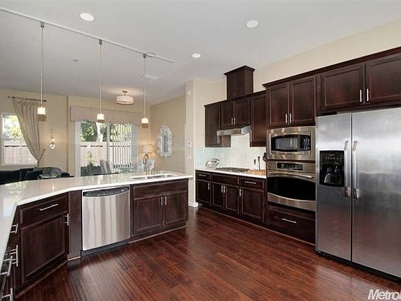 4th image of 8015 Linda Isle Ln