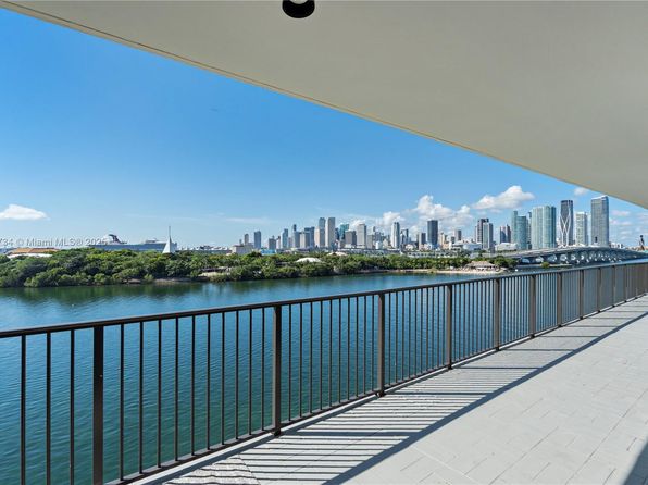1000 Venetian Way #704