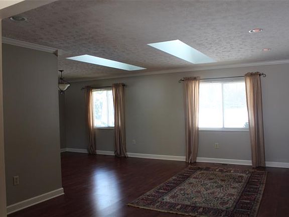 5th image of 203 N Danern Dr