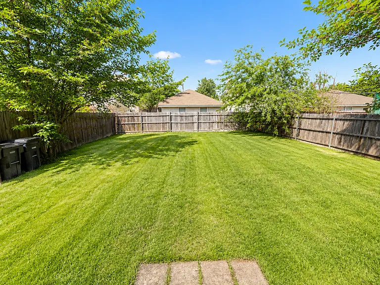 2809 Coyote Ridge Dr — Photo 17