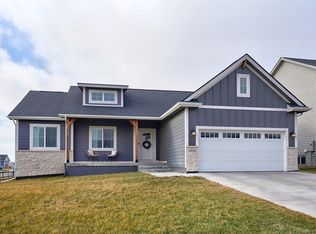 2690 Avalon Dr, Waukee, IA 50263