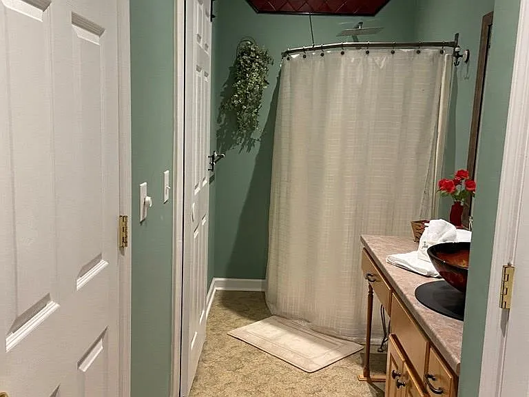 687 Anderson Rd — Photo 10