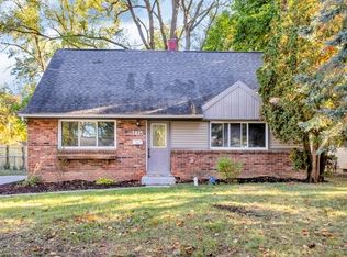 3815 Wedgewood Dr, Lansing, MI 48911