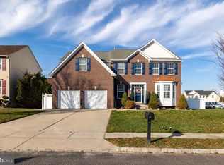 18 Log Cabin Rd, Sicklerville, NJ 08081