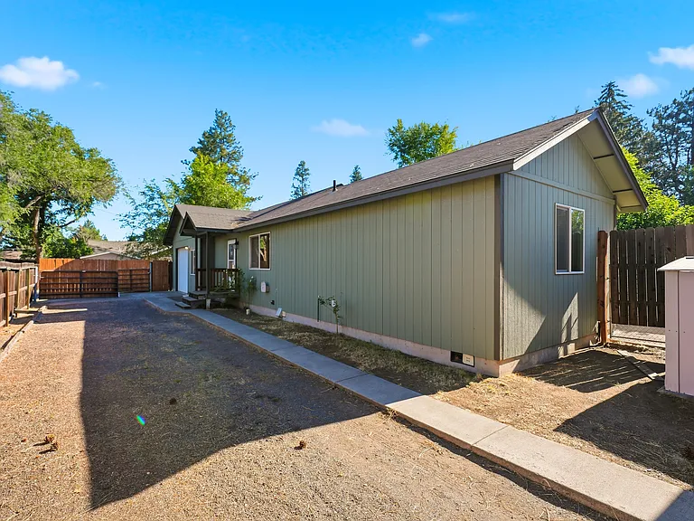 510 NE Quimby Ave #2 — Photo 2