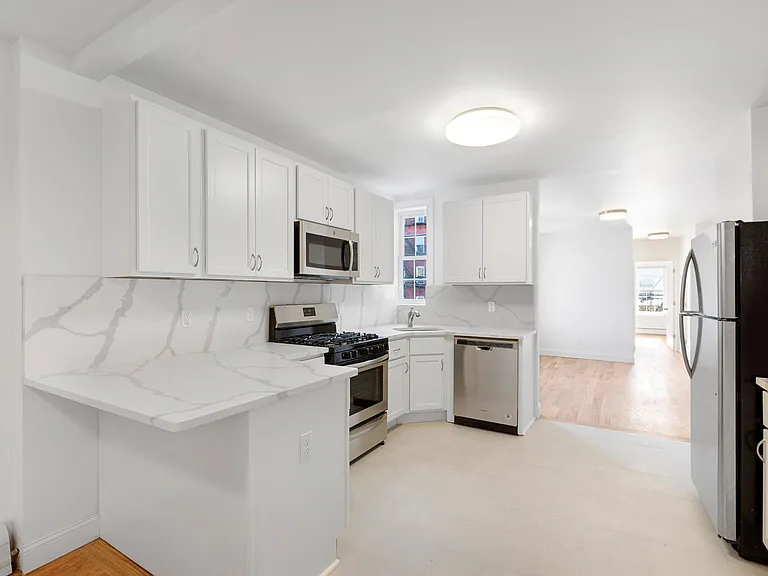 260 New York Ave #2R — Photo 2