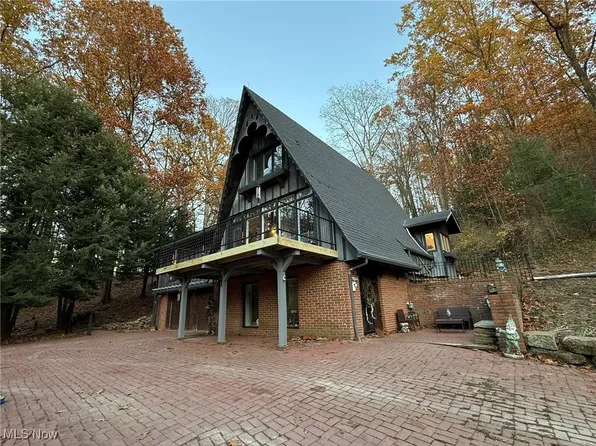 8116 Deer Rd SW, Bowerston, OH 44695