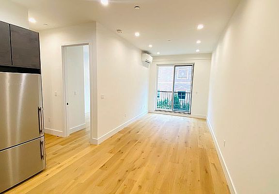 5th image of 256 Winthrop St #3R