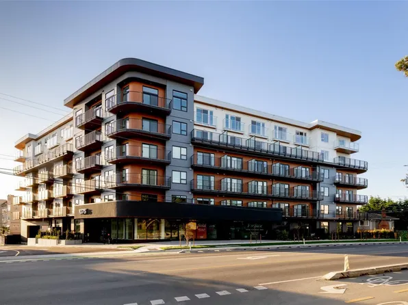 1075 Tillicum Rd #206, Esquimalt, BC V9A 2A4