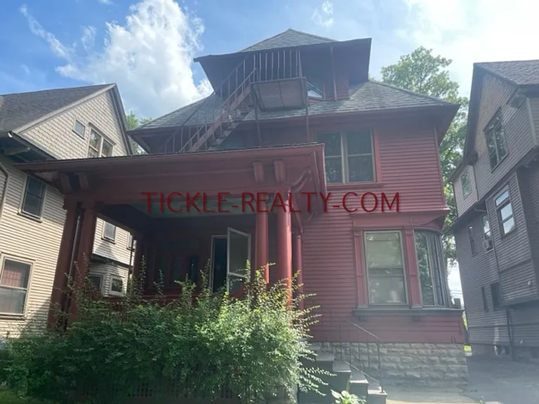 11 Birch Cres — Photo 1