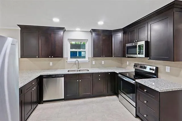 4 bed, 2.0 bath, 1892 sqft, $1,950 — Photo 3