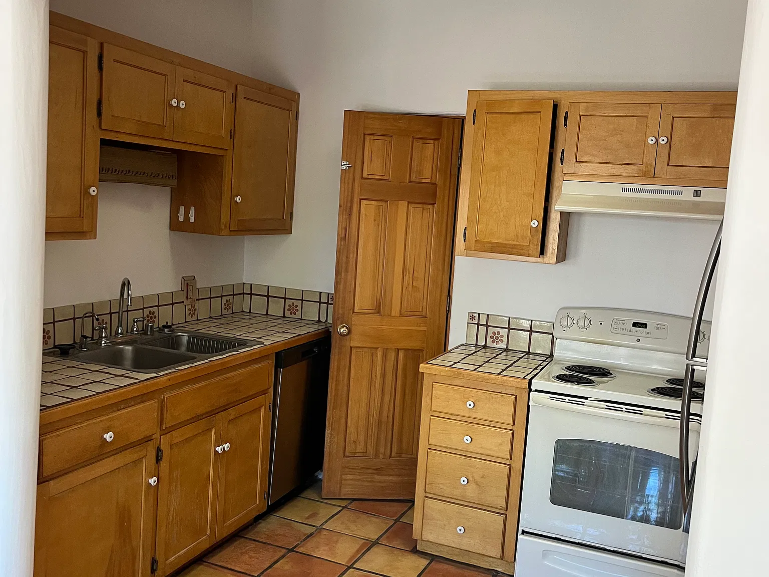 2 bed, 1800 sqft, $2,900 — Photo 4