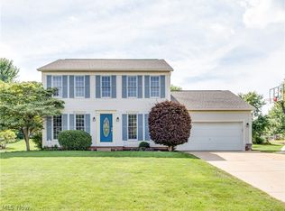 5527 Oakridge Dr, Louisville, OH 44641