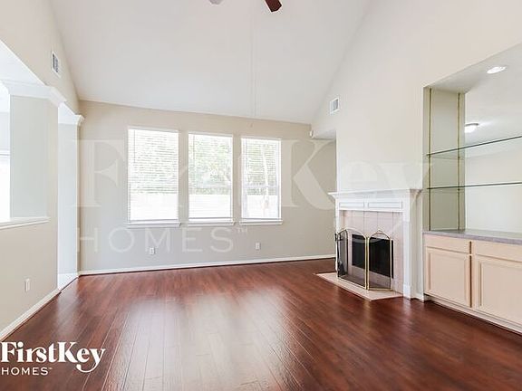 3rd image of 8503 Metrodale Dr