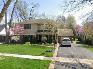 21 Mohawk Dr, Clarendon Hills, IL 60514