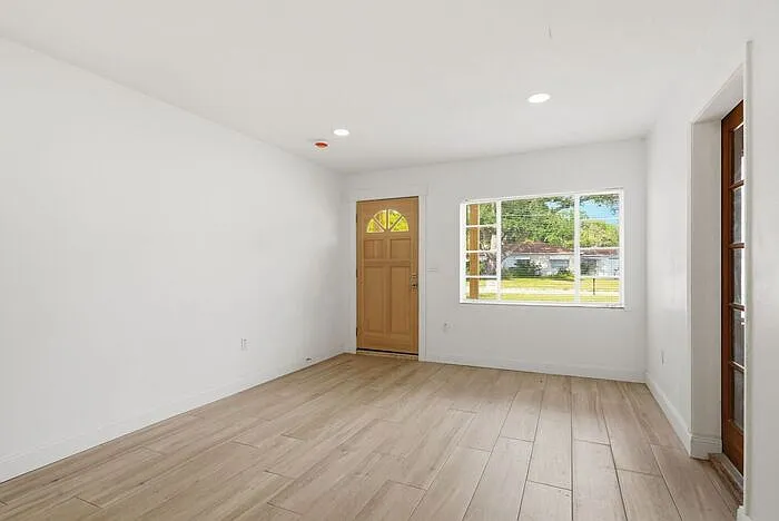 4325 S Coolidge Ave — Photo 5