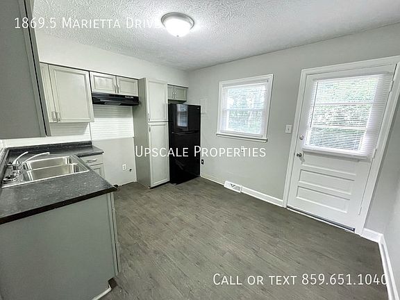 3rd image of 1869.5 Marietta Dr