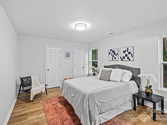 5th image of 316 Charles St