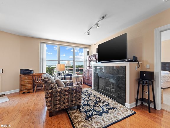 3rd image of 9360 Skokie Blvd Unit 614