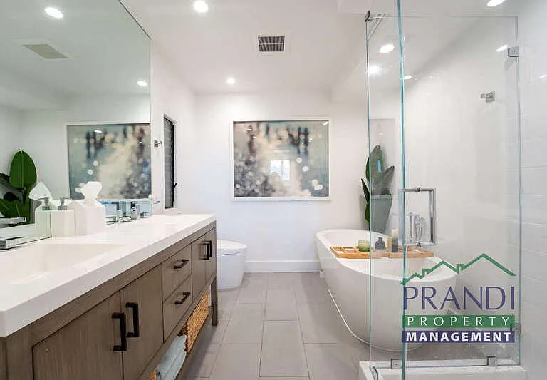 1478 Vistazo St W — Photo 15