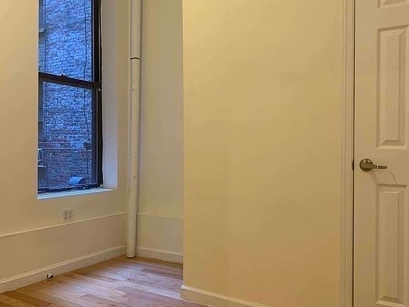 3rd image of 3 W 108th St #41