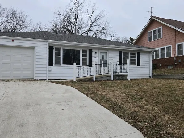 3931 Douglas Ave, Des Moines, IA 50310