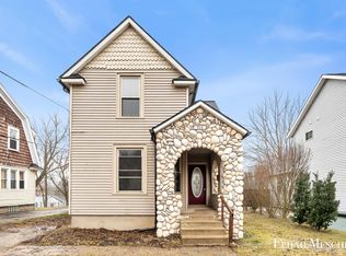 914 Leonard St NE, Grand Rapids, MI 49503