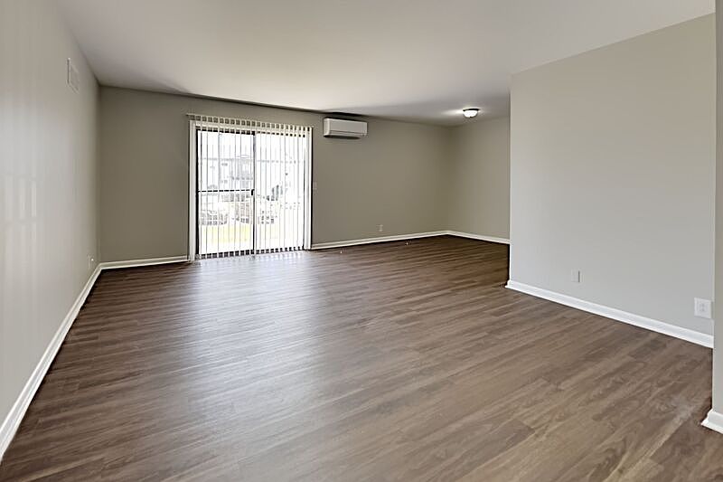 1st image of 550 E Bledsoe St #B3