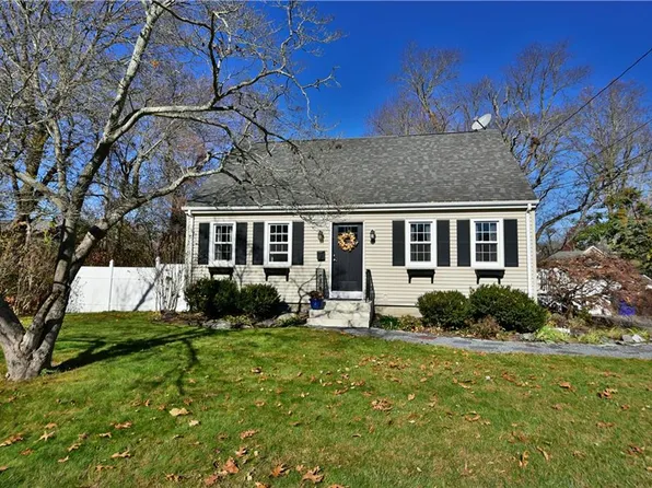 122 Fatima Dr, Warren, RI 02885