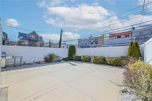 Sold by Remax Real Estate Professionals | media 6
