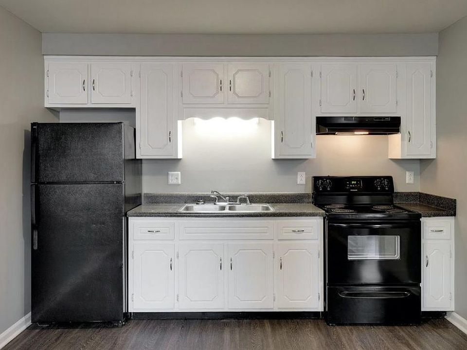 1st image of 120 Walnut St APT 17