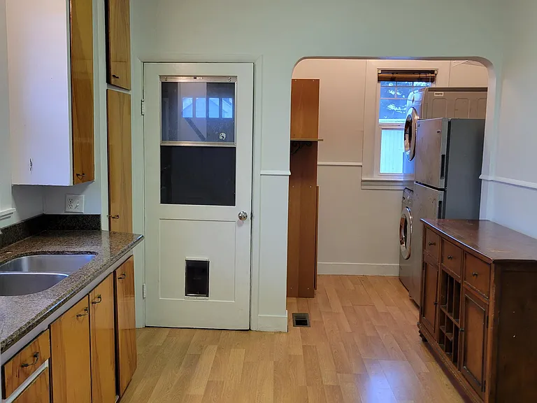 1432 Hoyt Ave — Photo 9